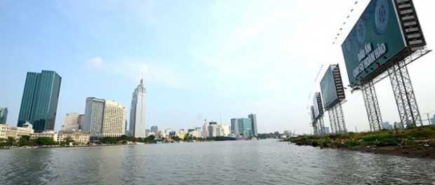 Bờ sông Sài Gòn đang bị chia cắt 